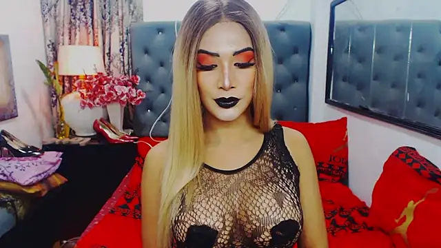 Snapshot of Mistress4fun chatting on September 29, 5:23 am Mistress4fun online show from September 29, 5:23 am