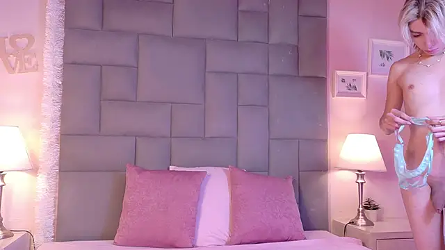 Snapshot of Noah_Bells chatting on February 5, 12:54 pm Noah Bells online show from February 5, 12:54 pm