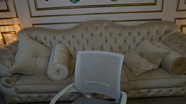 Snapshot of Esmie_Smile chatting on October 9, 7:01 pm Esmie Smile online show from October 9, 7:01 pm