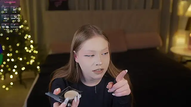 Esmie Smile online show from December 17, 7:42 pm