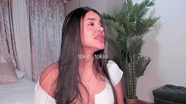 Snapshot of Tokio_Tokio chatting on December 6, 1:29 am Tokio Tokio online show from December 6, 1:29 am