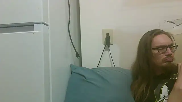 Snapshot of dandonn chatting on April 9, 8:53 am dandonn online show from April 9, 8:53 am