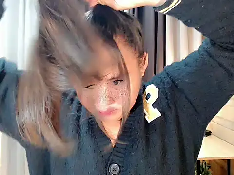 Snapshot of ursexy_ceciliaxx chatting on September 11, 5:46 pm ursexy ceciliaxx online show from September 11, 5:46 pm