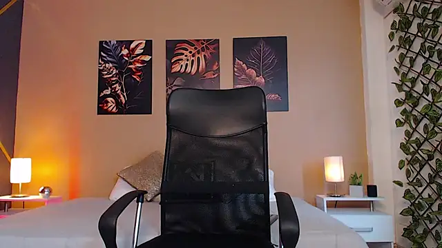 ChristopherBlack  online show from October 14, 1:34 pm