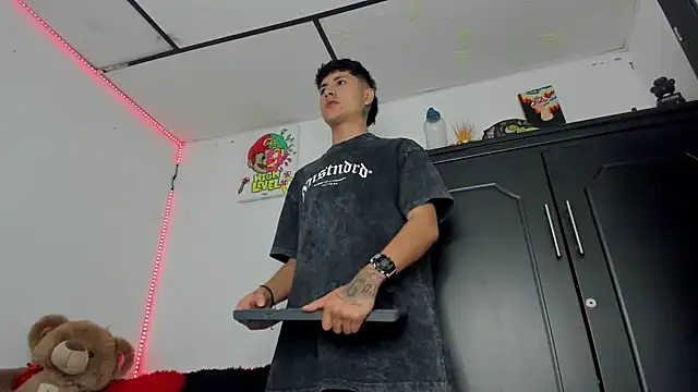 Snapshot of Mateo_Escobar chatting on November 2, 8:00 pm Mateo Escobar online show from November 2, 8:00 pm