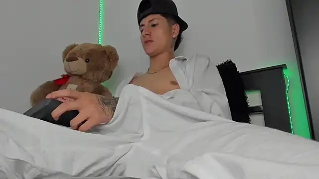 Mateo Escobar online show from November 19, 7:52 am