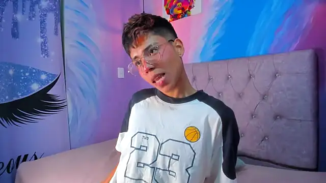 MaxiWildd online show from November 13, 1:10 pm