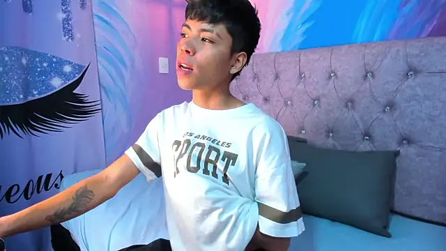 Snapshot of MaxiWildd chatting on February 9, 12:31 pm MaxiWildd online show from February 9, 12:31 pm