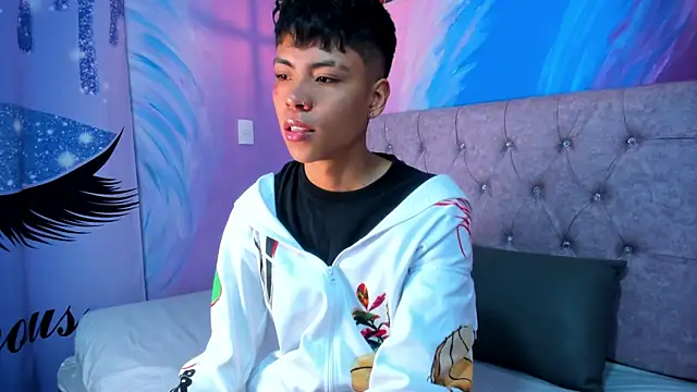 Snapshot of MaxiWildd chatting on February 10, 1:26 pm MaxiWildd online show from February 10, 1:26 pm