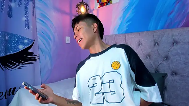 Snapshot of MaxiWildd chatting on February 13, 12:34 pm MaxiWildd online show from February 13, 12:34 pm