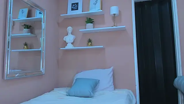 MaxiWildd online show from March 14, 1:05 pm