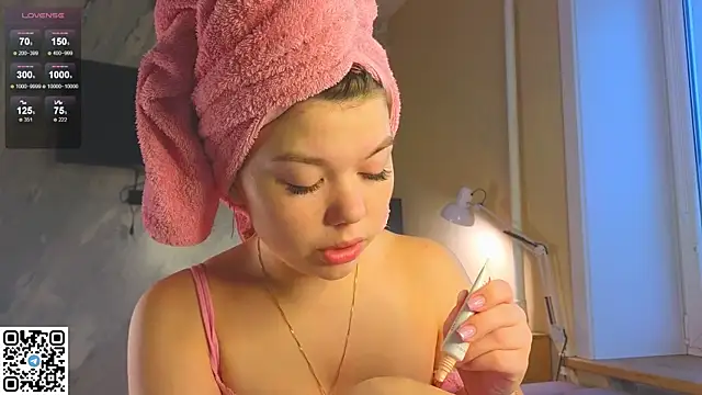 Snapshot of miss_bubbles_ chatting on November 15, 2:09 am miss bubbles online show from November 15, 2:09 am