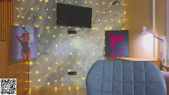 Snapshot of miss_bubbles_ chatting on December 16, 12:48 am miss bubbles online show from December 16, 12:48 am