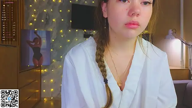 Snapshot of miss_bubbles_ chatting on December 17, 1:22 am miss bubbles online show from December 17, 1:22 am