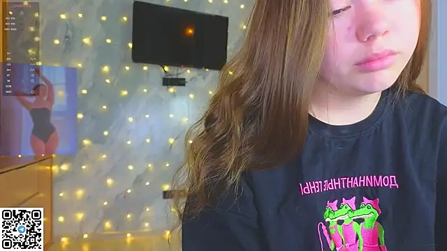 Snapshot of miss_bubbles_ chatting on December 18, 11:22 pm miss bubbles online show from December 18, 11:22 pm