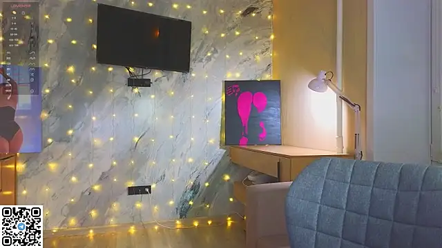 Snapshot of miss_bubbles_ chatting on December 21, 11:23 pm miss bubbles online show from December 21, 11:23 pm