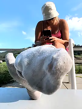 Snapshot of Teafeet chatting on July 22, 3:59 pm Teafeet online show from July 22, 3:59 pm