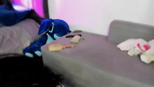 snow doll online show from April 12, 9:31 pm