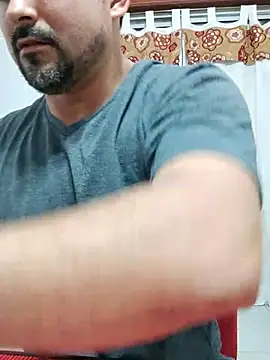 Bradd 32 online show from November 10, 1:48 am