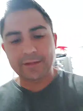 Snapshot of Bradd_32 chatting on May 12, 11:29 am Bradd 32 online show from May 12, 11:29 am
