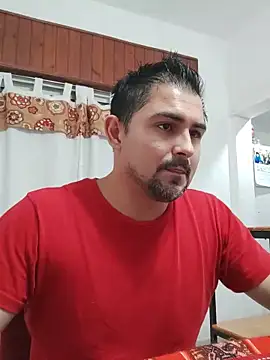 Snapshot of Bradd_32 chatting on May 22, 2:40 am Bradd 32 online show from May 22, 2:40 am