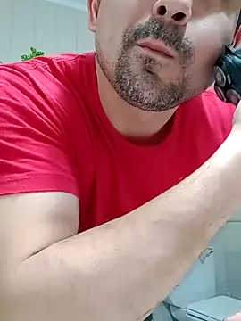 Snapshot of Bradd_32 chatting on June 2, 11:34 am Bradd 32 online show from June 2, 11:34 am