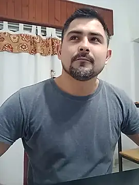 Snapshot of Bradd_32 chatting on June 9, 11:33 am Bradd 32 online show from June 9, 11:33 am