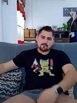 Snapshot of Bradd_32 chatting on June 13, 5:11 pm Bradd 32 online show from June 13, 5:11 pm