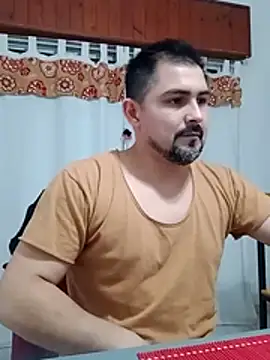 Snapshot of Bradd_32 chatting on June 14, 2:35 am Bradd 32 online show from June 14, 2:35 am