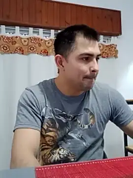 Snapshot of Bradd_32 chatting on June 16, 11:35 am Bradd 32 online show from June 16, 11:35 am