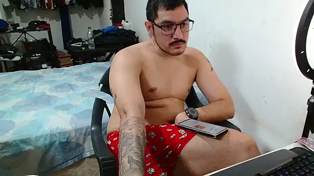 Snapshot of Leonino231 chatting on April 26, 4:26 pm Leonino231 online show from April 26, 4:26 pm