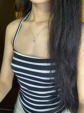 Snapshot of Nhinhi18 chatting on August 4, 3:36 pm Nhinhi18 online show from August 4, 3:36 pm