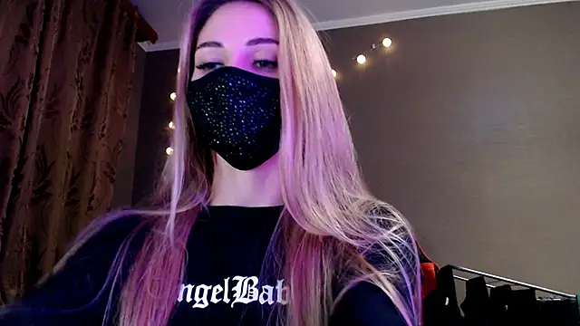 Iris lave online show from December 1, 8:03 pm