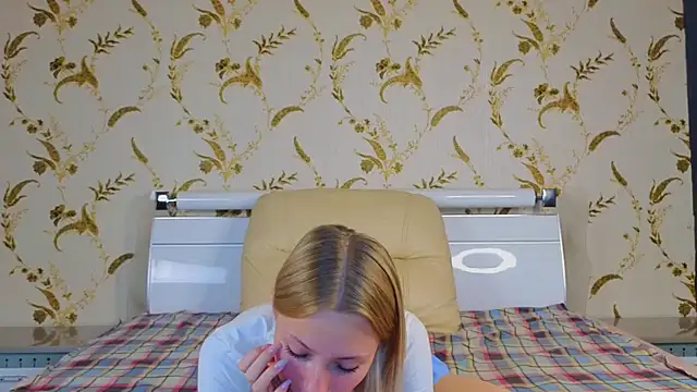 Snapshot of KatieFoulk chatting on October 17, 4:42 pm KatieFoulk online show from October 17, 4:42 pm