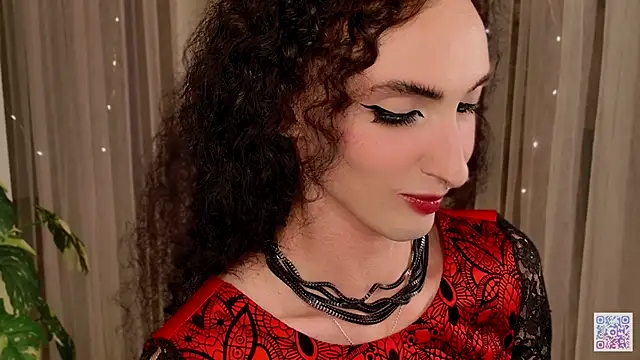 Snapshot of Queen_of_tease chatting on September 19, 4:18 pm Queen of tease online show from September 19, 4:18 pm