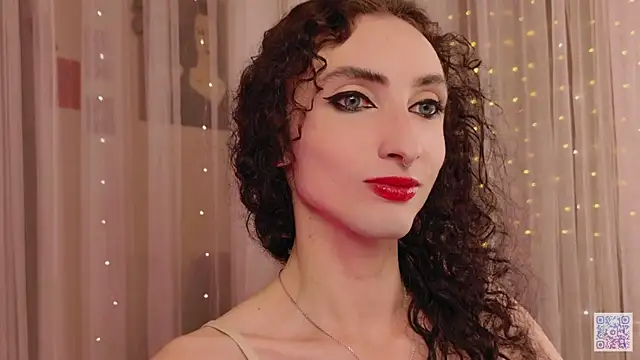 Snapshot of Queen_of_tease chatting on October 16, 6:09 pm Queen of tease online show from October 16, 6:09 pm