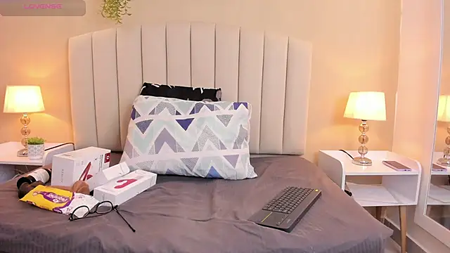 Rachel Donnelly online show from January 16, 1:20 am