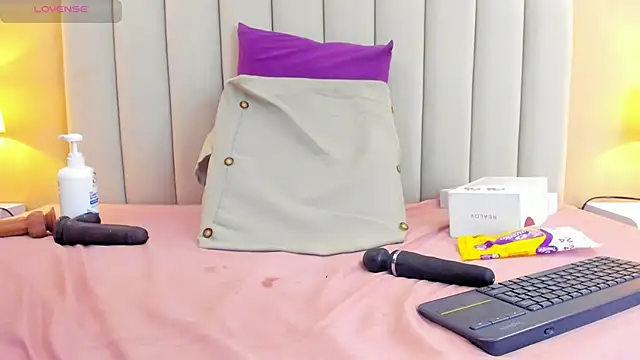 Rachel Donnelly online show from March 15, 2:28 am