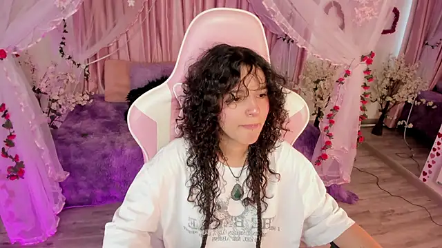 Snapshot of bunny_curly chatting on September 20, 7:59 pm bunny curly online show from September 20, 7:59 pm