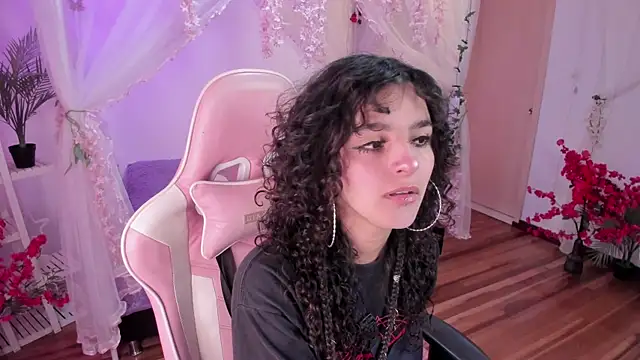 Snapshot of bunny_curly chatting on October 21, 3:02 pm bunny curly online show from October 21, 3:02 pm