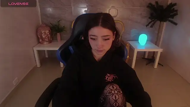 venuss09 s online show from September 19, 1:34 pm