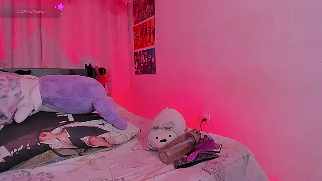 Snapshot of FluffyMelons chatting on February 2, 11:03 pm FluffyMelons online show from February 2, 11:03 pm