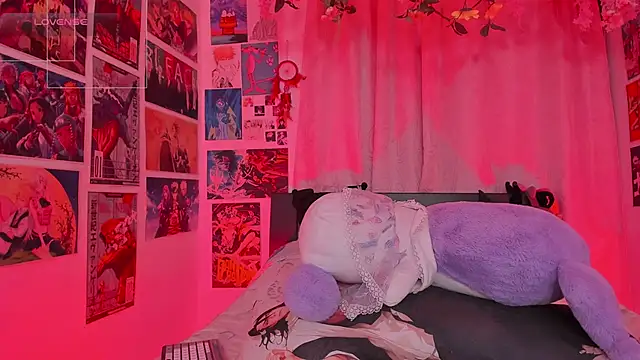 Snapshot of FluffyMelons chatting on February 7, 11:08 pm FluffyMelons online show from February 7, 11:08 pm