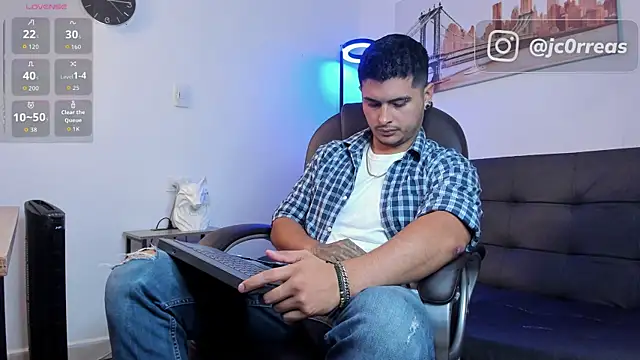  Juanes online show from January 5, 9:40 pm