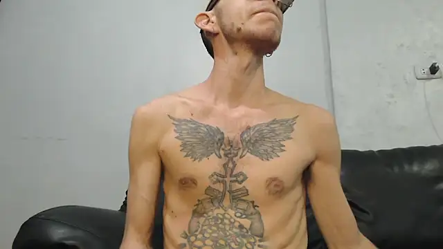 AlexandroRossi online show from November 14, 4:44 am