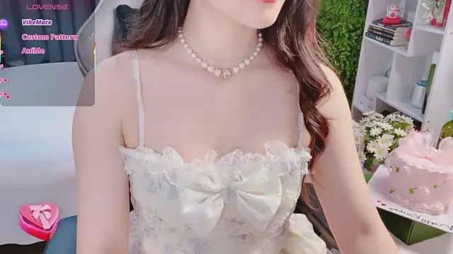 Snapshot of Quynhanh_69 chatting on May 9, 5:12 am Quynhanh 69 online show from May 9, 5:12 am