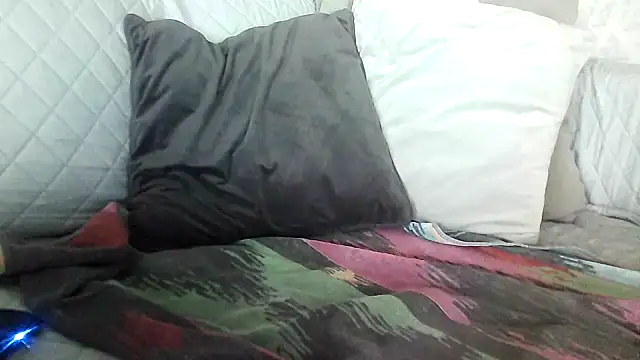 Snapshot of cazzoweb chatting on April 1, 9:32 am cazzoweb online show from April 1, 9:32 am