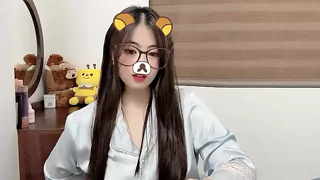 Snapshot of Amelia-babee chatting on November 10, 12:37 pm Amelia-babee online show from November 10, 12:37 pm