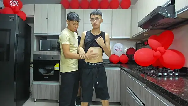 Snapshot of Crazymen_hot chatting on September 20, 11:17 pm Crazymen hot online show from September 20, 11:17 pm