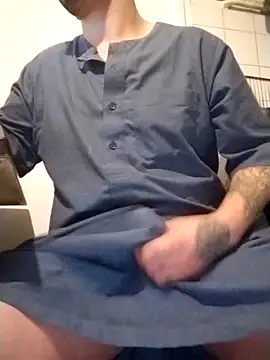 Snapshot of JuicyBigcock@xh chatting on October 18, 12:02 am JuicyBigcockxh online show from October 18, 12:02 am
